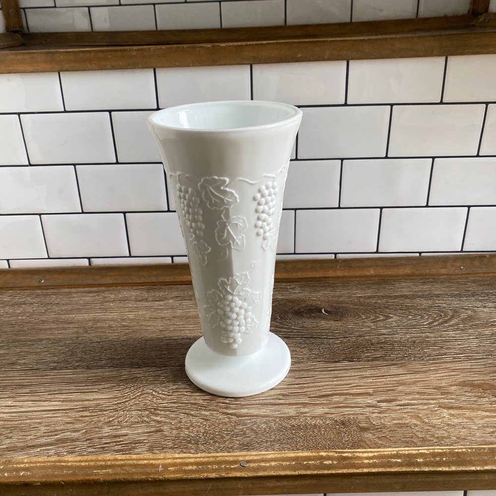 Vintage Milk Glass Vase Colony Harvest Grapes Leaves Cottagecore